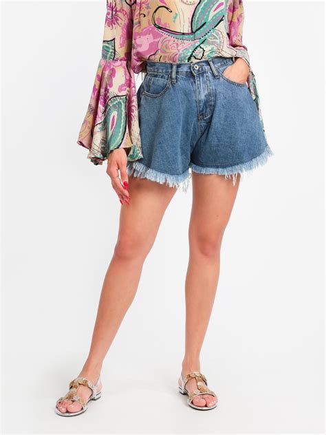 Shorts vari tuttiChi non si informa adeguatamente in anticipo corre il rischio di ricevere shorts vari tutti che non hanno la funzione desiderata o sono realizzati con materiali di qualità inferiore. Se volete un prodotto che soddisfi al meglio le vostre aspettative, dovreste provare un shorts vari tutti.
  <p>Per i prodotti si possono trovare test online e confronti tra i prodotti.  I confronti tra i prodotti possono aiutare a confrontare le diverse funzioni o proprietà dei diversi prodotti. Di seguito, spieghiamo perché la ricerca è importante e di cosa si dovrebbe essere consapevoli quando si acquista un articolo.
</p>

<h2>Acquisto di Shorts vari tutti - criteri importanti</h2>

<p>Una lista di controllo può aiutarti a evitare di dover cercare informazioni sui prodotti su decine di siti web. Di seguito è riportato un esempio di una lista di controllo che può aiutarvi a trovare il prodotto giusto. Importanti criteri di acquisto includono, ad esempio:
</p><ul>
<li>Opinioni dei clienti</li>
<li>Confronti dei prezzi</li>
<li>Dettagli del prodotto</li>
<li>Termini e condizioni di consegna</li>
<li>Domande dei clienti e risposte dei marchi</li>
</ul>
<h2>Qual è l