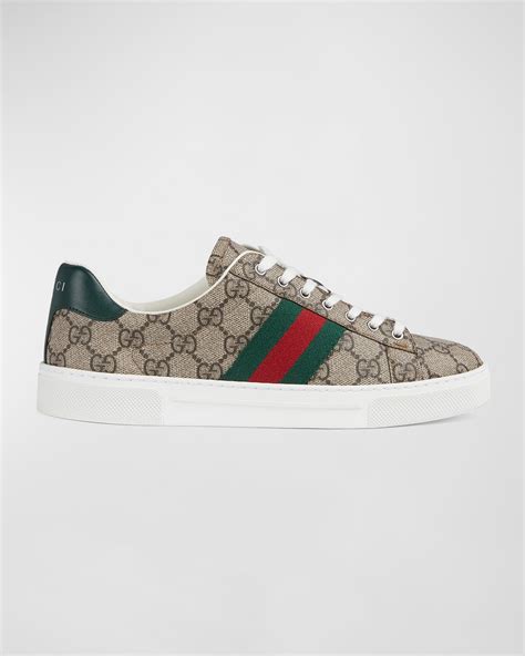 Sneakers gucciChi non si informa adeguatamente in anticipo corre il rischio di ricevere sneakers gucci che non hanno la funzione desiderata o sono realizzati con materiali di qualità inferiore. Se volete un prodotto che soddisfi al meglio le vostre aspettative, dovreste provare un sneakers gucci.
  <p>Per i prodotti si possono trovare test online e confronti tra i prodotti.  I confronti tra i prodotti possono aiutare a confrontare le diverse funzioni o proprietà dei diversi prodotti. Di seguito, spieghiamo perché la ricerca è importante e di cosa si dovrebbe essere consapevoli quando si acquista un articolo.
</p>

<h2>Acquisto di Sneakers gucci - criteri importanti</h2>

<p>Una lista di controllo può aiutarti a evitare di dover cercare informazioni sui prodotti su decine di siti web. Di seguito è riportato un esempio di una lista di controllo che può aiutarvi a trovare il prodotto giusto. Importanti criteri di acquisto includono, ad esempio:
</p><ul>
<li>Opinioni dei clienti</li>
<li>Confronti dei prezzi</li>
<li>Dettagli del prodotto</li>
<li>Termini e condizioni di consegna</li>
<li>Domande dei clienti e risposte dei marchi</li>
</ul>
<h2>Qual è l