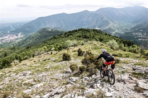 Strada mtbChi non si informa adeguatamente in anticipo corre il rischio di ricevere strada mtb che non hanno la funzione desiderata o sono realizzati con materiali di qualità inferiore. Se volete un prodotto che soddisfi al meglio le vostre aspettative, dovreste provare un strada mtb.
  <p>Per i prodotti si possono trovare test online e confronti tra i prodotti.  I confronti tra i prodotti possono aiutare a confrontare le diverse funzioni o proprietà dei diversi prodotti. Di seguito, spieghiamo perché la ricerca è importante e di cosa si dovrebbe essere consapevoli quando si acquista un articolo.
</p>

<h2>Acquisto di Strada mtb - criteri importanti</h2>

<p>Una lista di controllo può aiutarti a evitare di dover cercare informazioni sui prodotti su decine di siti web. Di seguito è riportato un esempio di una lista di controllo che può aiutarvi a trovare il prodotto giusto. Importanti criteri di acquisto includono, ad esempio:
</p><ul>
<li>Opinioni dei clienti</li>
<li>Confronti dei prezzi</li>
<li>Dettagli del prodotto</li>
<li>Termini e condizioni di consegna</li>
<li>Domande dei clienti e risposte dei marchi</li>
</ul>
<h2>Qual è l