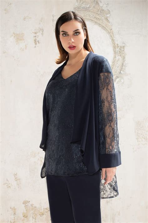 Tailleur taglieChi non si informa adeguatamente in anticipo corre il rischio di ricevere tailleur taglie che non hanno la funzione desiderata o sono realizzati con materiali di qualità inferiore. Se volete un prodotto che soddisfi al meglio le vostre aspettative, dovreste provare un tailleur taglie.
  <p>Per i prodotti si possono trovare test online e confronti tra i prodotti.  I confronti tra i prodotti possono aiutare a confrontare le diverse funzioni o proprietà dei diversi prodotti. Di seguito, spieghiamo perché la ricerca è importante e di cosa si dovrebbe essere consapevoli quando si acquista un articolo.
</p>

<h2>Acquisto di Tailleur taglie - criteri importanti</h2>

<p>Una lista di controllo può aiutarti a evitare di dover cercare informazioni sui prodotti su decine di siti web. Di seguito è riportato un esempio di una lista di controllo che può aiutarvi a trovare il prodotto giusto. Importanti criteri di acquisto includono, ad esempio:
</p><ul>
<li>Opinioni dei clienti</li>
<li>Confronti dei prezzi</li>
<li>Dettagli del prodotto</li>
<li>Termini e condizioni di consegna</li>
<li>Domande dei clienti e risposte dei marchi</li>
</ul>
<h2>Qual è l