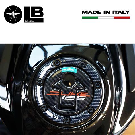 Tappo ktm 125Chi non si informa adeguatamente in anticipo corre il rischio di ricevere tappo ktm 125 che non hanno la funzione desiderata o sono realizzati con materiali di qualità inferiore. Se volete un prodotto che soddisfi al meglio le vostre aspettative, dovreste provare un tappo ktm 125.
  <p>Per i prodotti si possono trovare test online e confronti tra i prodotti.  I confronti tra i prodotti possono aiutare a confrontare le diverse funzioni o proprietà dei diversi prodotti. Di seguito, spieghiamo perché la ricerca è importante e di cosa si dovrebbe essere consapevoli quando si acquista un articolo.
</p>

<h2>Acquisto di Tappo ktm 125 - criteri importanti</h2>

<p>Una lista di controllo può aiutarti a evitare di dover cercare informazioni sui prodotti su decine di siti web. Di seguito è riportato un esempio di una lista di controllo che può aiutarvi a trovare il prodotto giusto. Importanti criteri di acquisto includono, ad esempio:
</p><ul>
<li>Opinioni dei clienti</li>
<li>Confronti dei prezzi</li>
<li>Dettagli del prodotto</li>
<li>Termini e condizioni di consegna</li>
<li>Domande dei clienti e risposte dei marchi</li>
</ul>
<h2>Qual è l