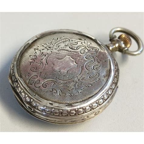 Da tasca argentoChi non si informa adeguatamente in anticipo corre il rischio di ricevere da tasca argento che non hanno la funzione desiderata o sono realizzati con materiali di qualità inferiore. Se volete un prodotto che soddisfi al meglio le vostre aspettative, dovreste provare un da tasca argento.
  <p>Per i prodotti si possono trovare test online e confronti tra i prodotti.  I confronti tra i prodotti possono aiutare a confrontare le diverse funzioni o proprietà dei diversi prodotti. Di seguito, spieghiamo perché la ricerca è importante e di cosa si dovrebbe essere consapevoli quando si acquista un articolo.
</p>

<h2>Acquisto di Da tasca argento - criteri importanti</h2>

<p>Una lista di controllo può aiutarti a evitare di dover cercare informazioni sui prodotti su decine di siti web. Di seguito è riportato un esempio di una lista di controllo che può aiutarvi a trovare il prodotto giusto. Importanti criteri di acquisto includono, ad esempio:
</p><ul>
<li>Opinioni dei clienti</li>
<li>Confronti dei prezzi</li>
<li>Dettagli del prodotto</li>
<li>Termini e condizioni di consegna</li>
<li>Domande dei clienti e risposte dei marchi</li>
</ul>
<h2>Qual è l