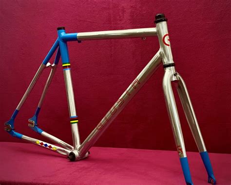Telaio fixed bianchiChi non si informa adeguatamente in anticipo corre il rischio di ricevere telaio fixed bianchi che non hanno la funzione desiderata o sono realizzati con materiali di qualità inferiore. Se volete un prodotto che soddisfi al meglio le vostre aspettative, dovreste provare un telaio fixed bianchi.
  <p>Per i prodotti si possono trovare test online e confronti tra i prodotti.  I confronti tra i prodotti possono aiutare a confrontare le diverse funzioni o proprietà dei diversi prodotti. Di seguito, spieghiamo perché la ricerca è importante e di cosa si dovrebbe essere consapevoli quando si acquista un articolo.
</p>

<h2>Acquisto di Telaio fixed bianchi - criteri importanti</h2>

<p>Una lista di controllo può aiutarti a evitare di dover cercare informazioni sui prodotti su decine di siti web. Di seguito è riportato un esempio di una lista di controllo che può aiutarvi a trovare il prodotto giusto. Importanti criteri di acquisto includono, ad esempio:
</p><ul>
<li>Opinioni dei clienti</li>
<li>Confronti dei prezzi</li>
<li>Dettagli del prodotto</li>
<li>Termini e condizioni di consegna</li>
<li>Domande dei clienti e risposte dei marchi</li>
</ul>
<h2>Qual è l