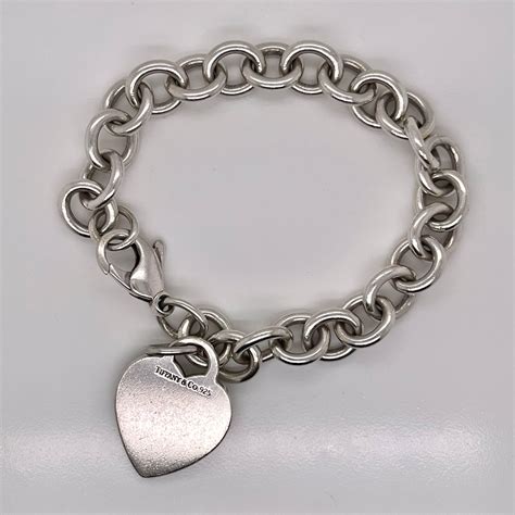 Tiffany bracciale cuoreChi non si informa adeguatamente in anticipo corre il rischio di ricevere tiffany bracciale cuore che non hanno la funzione desiderata o sono realizzati con materiali di qualità inferiore. Se volete un prodotto che soddisfi al meglio le vostre aspettative, dovreste provare un tiffany bracciale cuore.
  <p>Per i prodotti si possono trovare test online e confronti tra i prodotti.  I confronti tra i prodotti possono aiutare a confrontare le diverse funzioni o proprietà dei diversi prodotti. Di seguito, spieghiamo perché la ricerca è importante e di cosa si dovrebbe essere consapevoli quando si acquista un articolo.
</p>

<h2>Acquisto di Tiffany bracciale cuore - criteri importanti</h2>

<p>Una lista di controllo può aiutarti a evitare di dover cercare informazioni sui prodotti su decine di siti web. Di seguito è riportato un esempio di una lista di controllo che può aiutarvi a trovare il prodotto giusto. Importanti criteri di acquisto includono, ad esempio:
</p><ul>
<li>Opinioni dei clienti</li>
<li>Confronti dei prezzi</li>
<li>Dettagli del prodotto</li>
<li>Termini e condizioni di consegna</li>
<li>Domande dei clienti e risposte dei marchi</li>
</ul>
<h2>Qual è l