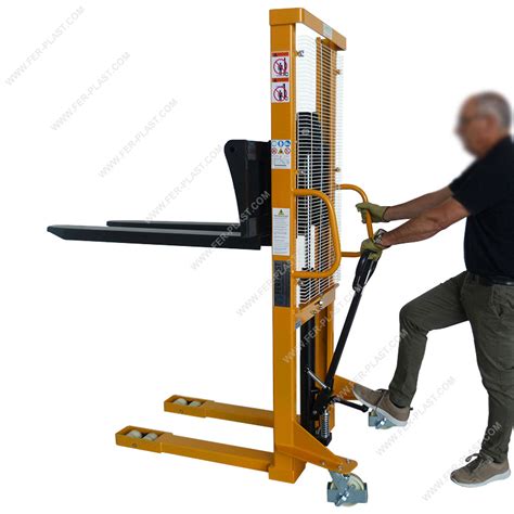 Transpallet elevatoreChi non si informa adeguatamente in anticipo corre il rischio di ricevere transpallet elevatore che non hanno la funzione desiderata o sono realizzati con materiali di qualità inferiore. Se volete un prodotto che soddisfi al meglio le vostre aspettative, dovreste provare un transpallet elevatore.
  <p>Per i prodotti si possono trovare test online e confronti tra i prodotti.  I confronti tra i prodotti possono aiutare a confrontare le diverse funzioni o proprietà dei diversi prodotti. Di seguito, spieghiamo perché la ricerca è importante e di cosa si dovrebbe essere consapevoli quando si acquista un articolo.
</p>

<h2>Acquisto di Transpallet elevatore - criteri importanti</h2>

<p>Una lista di controllo può aiutarti a evitare di dover cercare informazioni sui prodotti su decine di siti web. Di seguito è riportato un esempio di una lista di controllo che può aiutarvi a trovare il prodotto giusto. Importanti criteri di acquisto includono, ad esempio:
</p><ul>
<li>Opinioni dei clienti</li>
<li>Confronti dei prezzi</li>
<li>Dettagli del prodotto</li>
<li>Termini e condizioni di consegna</li>
<li>Domande dei clienti e risposte dei marchi</li>
</ul>
<h2>Qual è l