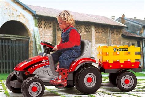 Trattore peg peregoChi non si informa adeguatamente in anticipo corre il rischio di ricevere trattore peg perego che non hanno la funzione desiderata o sono realizzati con materiali di qualità inferiore. Se volete un prodotto che soddisfi al meglio le vostre aspettative, dovreste provare un trattore peg perego.
  <p>Per i prodotti si possono trovare test online e confronti tra i prodotti.  I confronti tra i prodotti possono aiutare a confrontare le diverse funzioni o proprietà dei diversi prodotti. Di seguito, spieghiamo perché la ricerca è importante e di cosa si dovrebbe essere consapevoli quando si acquista un articolo.
</p>

<h2>Acquisto di Trattore peg perego - criteri importanti</h2>

<p>Una lista di controllo può aiutarti a evitare di dover cercare informazioni sui prodotti su decine di siti web. Di seguito è riportato un esempio di una lista di controllo che può aiutarvi a trovare il prodotto giusto. Importanti criteri di acquisto includono, ad esempio:
</p><ul>
<li>Opinioni dei clienti</li>
<li>Confronti dei prezzi</li>
<li>Dettagli del prodotto</li>
<li>Termini e condizioni di consegna</li>
<li>Domande dei clienti e risposte dei marchi</li>
</ul>
<h2>Qual è l