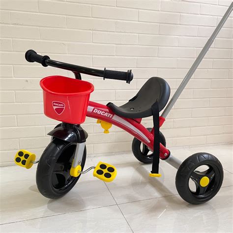 Triciclo ducatiChi non si informa adeguatamente in anticipo corre il rischio di ricevere triciclo ducati che non hanno la funzione desiderata o sono realizzati con materiali di qualità inferiore. Se volete un prodotto che soddisfi al meglio le vostre aspettative, dovreste provare un triciclo ducati.
  <p>Per i prodotti si possono trovare test online e confronti tra i prodotti.  I confronti tra i prodotti possono aiutare a confrontare le diverse funzioni o proprietà dei diversi prodotti. Di seguito, spieghiamo perché la ricerca è importante e di cosa si dovrebbe essere consapevoli quando si acquista un articolo.
</p>

<h2>Acquisto di Triciclo ducati - criteri importanti</h2>

<p>Una lista di controllo può aiutarti a evitare di dover cercare informazioni sui prodotti su decine di siti web. Di seguito è riportato un esempio di una lista di controllo che può aiutarvi a trovare il prodotto giusto. Importanti criteri di acquisto includono, ad esempio:
</p><ul>
<li>Opinioni dei clienti</li>
<li>Confronti dei prezzi</li>
<li>Dettagli del prodotto</li>
<li>Termini e condizioni di consegna</li>
<li>Domande dei clienti e risposte dei marchi</li>
</ul>
<h2>Qual è l