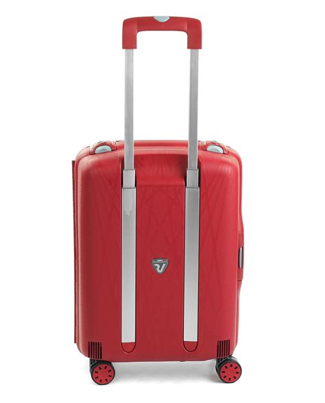 Trolley cabina roncatoChi non si informa adeguatamente in anticipo corre il rischio di ricevere trolley cabina roncato che non hanno la funzione desiderata o sono realizzati con materiali di qualità inferiore. Se volete un prodotto che soddisfi al meglio le vostre aspettative, dovreste provare un trolley cabina roncato.
  <p>Per i prodotti si possono trovare test online e confronti tra i prodotti.  I confronti tra i prodotti possono aiutare a confrontare le diverse funzioni o proprietà dei diversi prodotti. Di seguito, spieghiamo perché la ricerca è importante e di cosa si dovrebbe essere consapevoli quando si acquista un articolo.
</p>

<h2>Acquisto di Trolley cabina roncato - criteri importanti</h2>

<p>Una lista di controllo può aiutarti a evitare di dover cercare informazioni sui prodotti su decine di siti web. Di seguito è riportato un esempio di una lista di controllo che può aiutarvi a trovare il prodotto giusto. Importanti criteri di acquisto includono, ad esempio:
</p><ul>
<li>Opinioni dei clienti</li>
<li>Confronti dei prezzi</li>
<li>Dettagli del prodotto</li>
<li>Termini e condizioni di consegna</li>
<li>Domande dei clienti e risposte dei marchi</li>
</ul>
<h2>Qual è l