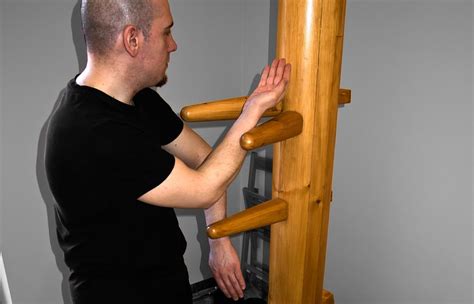 Uomo legnoChi non si informa adeguatamente in anticipo corre il rischio di ricevere uomo legno che non hanno la funzione desiderata o sono realizzati con materiali di qualità inferiore. Se volete un prodotto che soddisfi al meglio le vostre aspettative, dovreste provare un uomo legno.
  <p>Per i prodotti si possono trovare test online e confronti tra i prodotti.  I confronti tra i prodotti possono aiutare a confrontare le diverse funzioni o proprietà dei diversi prodotti. Di seguito, spieghiamo perché la ricerca è importante e di cosa si dovrebbe essere consapevoli quando si acquista un articolo.
</p>

<h2>Acquisto di Uomo legno - criteri importanti</h2>

<p>Una lista di controllo può aiutarti a evitare di dover cercare informazioni sui prodotti su decine di siti web. Di seguito è riportato un esempio di una lista di controllo che può aiutarvi a trovare il prodotto giusto. Importanti criteri di acquisto includono, ad esempio:
</p><ul>
<li>Opinioni dei clienti</li>
<li>Confronti dei prezzi</li>
<li>Dettagli del prodotto</li>
<li>Termini e condizioni di consegna</li>
<li>Domande dei clienti e risposte dei marchi</li>
</ul>
<h2>Qual è l