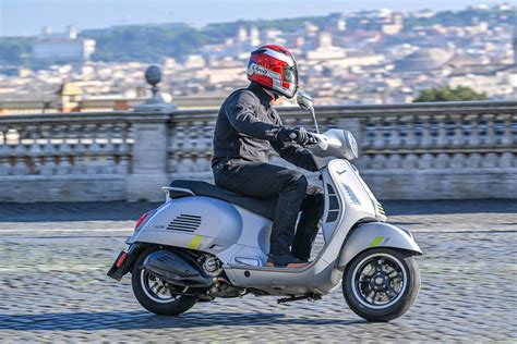 Vespa 300Chi non si informa adeguatamente in anticipo corre il rischio di ricevere vespa 300 che non hanno la funzione desiderata o sono realizzati con materiali di qualità inferiore. Se volete un prodotto che soddisfi al meglio le vostre aspettative, dovreste provare un vespa 300.
  <p>Per i prodotti si possono trovare test online e confronti tra i prodotti.  I confronti tra i prodotti possono aiutare a confrontare le diverse funzioni o proprietà dei diversi prodotti. Di seguito, spieghiamo perché la ricerca è importante e di cosa si dovrebbe essere consapevoli quando si acquista un articolo.
</p>

<h2>Acquisto di Vespa 300 - criteri importanti</h2>

<p>Una lista di controllo può aiutarti a evitare di dover cercare informazioni sui prodotti su decine di siti web. Di seguito è riportato un esempio di una lista di controllo che può aiutarvi a trovare il prodotto giusto. Importanti criteri di acquisto includono, ad esempio:
</p><ul>
<li>Opinioni dei clienti</li>
<li>Confronti dei prezzi</li>
<li>Dettagli del prodotto</li>
<li>Termini e condizioni di consegna</li>
<li>Domande dei clienti e risposte dei marchi</li>
</ul>
<h2>Qual è l