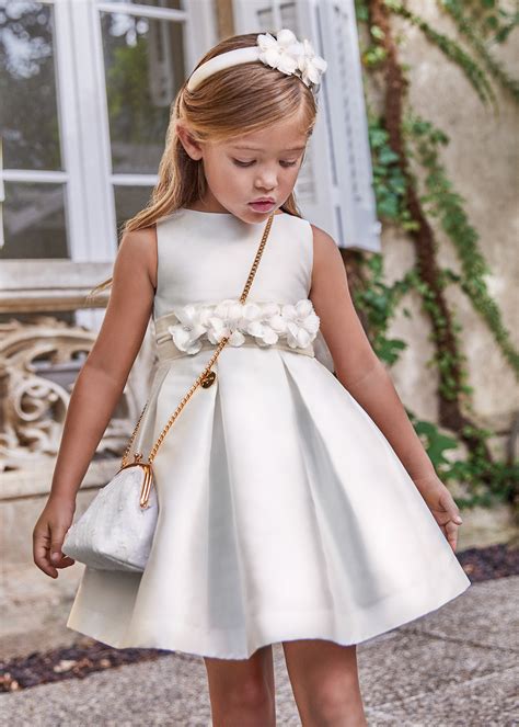 Vestiti bambini da cerimoniaChi non si informa adeguatamente in anticipo corre il rischio di ricevere vestiti bambini da cerimonia che non hanno la funzione desiderata o sono realizzati con materiali di qualità inferiore. Se volete un prodotto che soddisfi al meglio le vostre aspettative, dovreste provare un vestiti bambini da cerimonia.
  <p>Per i prodotti si possono trovare test online e confronti tra i prodotti.  I confronti tra i prodotti possono aiutare a confrontare le diverse funzioni o proprietà dei diversi prodotti. Di seguito, spieghiamo perché la ricerca è importante e di cosa si dovrebbe essere consapevoli quando si acquista un articolo.
</p>

<h2>Acquisto di Vestiti bambini da cerimonia - criteri importanti</h2>

<p>Una lista di controllo può aiutarti a evitare di dover cercare informazioni sui prodotti su decine di siti web. Di seguito è riportato un esempio di una lista di controllo che può aiutarvi a trovare il prodotto giusto. Importanti criteri di acquisto includono, ad esempio:
</p><ul>
<li>Opinioni dei clienti</li>
<li>Confronti dei prezzi</li>
<li>Dettagli del prodotto</li>
<li>Termini e condizioni di consegna</li>
<li>Domande dei clienti e risposte dei marchi</li>
</ul>
<h2>Qual è l
