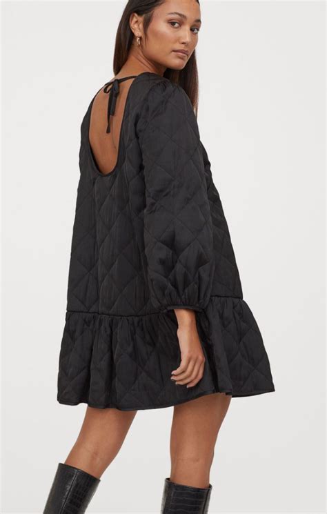 Vestito nero hmChi non si informa adeguatamente in anticipo corre il rischio di ricevere vestito nero hm che non hanno la funzione desiderata o sono realizzati con materiali di qualità inferiore. Se volete un prodotto che soddisfi al meglio le vostre aspettative, dovreste provare un vestito nero hm.
  <p>Per i prodotti si possono trovare test online e confronti tra i prodotti.  I confronti tra i prodotti possono aiutare a confrontare le diverse funzioni o proprietà dei diversi prodotti. Di seguito, spieghiamo perché la ricerca è importante e di cosa si dovrebbe essere consapevoli quando si acquista un articolo.
</p>

<h2>Acquisto di Vestito nero hm - criteri importanti</h2>

<p>Una lista di controllo può aiutarti a evitare di dover cercare informazioni sui prodotti su decine di siti web. Di seguito è riportato un esempio di una lista di controllo che può aiutarvi a trovare il prodotto giusto. Importanti criteri di acquisto includono, ad esempio:
</p><ul>
<li>Opinioni dei clienti</li>
<li>Confronti dei prezzi</li>
<li>Dettagli del prodotto</li>
<li>Termini e condizioni di consegna</li>
<li>Domande dei clienti e risposte dei marchi</li>
</ul>
<h2>Qual è l