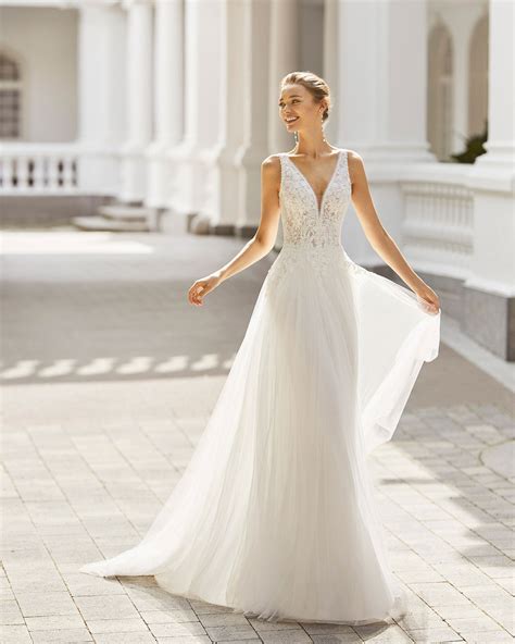 Vestito sposaChi non si informa adeguatamente in anticipo corre il rischio di ricevere vestito sposa che non hanno la funzione desiderata o sono realizzati con materiali di qualità inferiore. Se volete un prodotto che soddisfi al meglio le vostre aspettative, dovreste provare un vestito sposa.
  <p>Per i prodotti si possono trovare test online e confronti tra i prodotti.  I confronti tra i prodotti possono aiutare a confrontare le diverse funzioni o proprietà dei diversi prodotti. Di seguito, spieghiamo perché la ricerca è importante e di cosa si dovrebbe essere consapevoli quando si acquista un articolo.
</p>

<h2>Acquisto di Vestito sposa - criteri importanti</h2>

<p>Una lista di controllo può aiutarti a evitare di dover cercare informazioni sui prodotti su decine di siti web. Di seguito è riportato un esempio di una lista di controllo che può aiutarvi a trovare il prodotto giusto. Importanti criteri di acquisto includono, ad esempio:
</p><ul>
<li>Opinioni dei clienti</li>
<li>Confronti dei prezzi</li>
<li>Dettagli del prodotto</li>
<li>Termini e condizioni di consegna</li>
<li>Domande dei clienti e risposte dei marchi</li>
</ul>
<h2>Qual è l