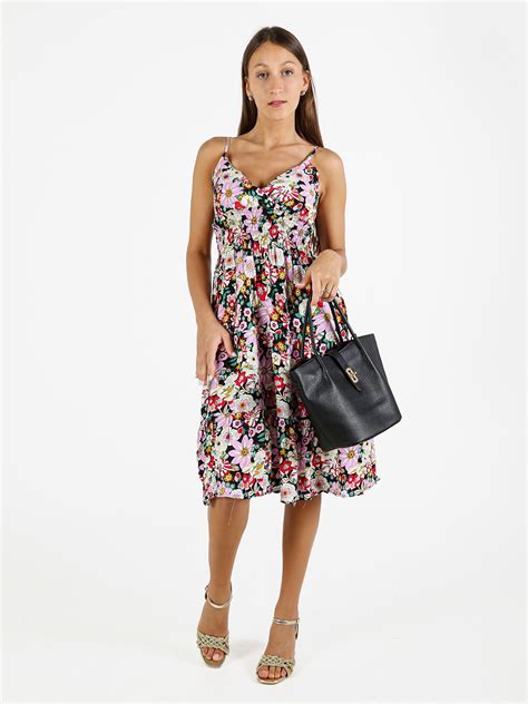 Vestito top cotoneChi non si informa adeguatamente in anticipo corre il rischio di ricevere vestito top cotone che non hanno la funzione desiderata o sono realizzati con materiali di qualità inferiore. Se volete un prodotto che soddisfi al meglio le vostre aspettative, dovreste provare un vestito top cotone.
  <p>Per i prodotti si possono trovare test online e confronti tra i prodotti.  I confronti tra i prodotti possono aiutare a confrontare le diverse funzioni o proprietà dei diversi prodotti. Di seguito, spieghiamo perché la ricerca è importante e di cosa si dovrebbe essere consapevoli quando si acquista un articolo.
</p>

<h2>Acquisto di Vestito top cotone - criteri importanti</h2>

<p>Una lista di controllo può aiutarti a evitare di dover cercare informazioni sui prodotti su decine di siti web. Di seguito è riportato un esempio di una lista di controllo che può aiutarvi a trovare il prodotto giusto. Importanti criteri di acquisto includono, ad esempio:
</p><ul>
<li>Opinioni dei clienti</li>
<li>Confronti dei prezzi</li>
<li>Dettagli del prodotto</li>
<li>Termini e condizioni di consegna</li>
<li>Domande dei clienti e risposte dei marchi</li>
</ul>
<h2>Qual è l