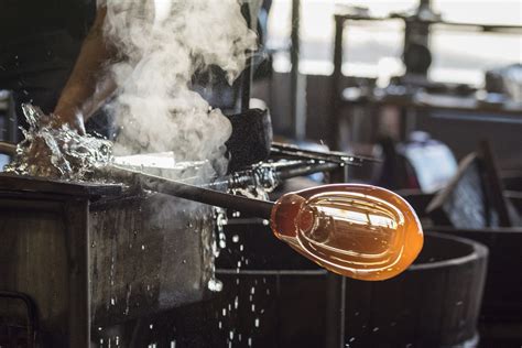 Vetro soffiatoChi non si informa adeguatamente in anticipo corre il rischio di ricevere vetro soffiato che non hanno la funzione desiderata o sono realizzati con materiali di qualità inferiore. Se volete un prodotto che soddisfi al meglio le vostre aspettative, dovreste provare un vetro soffiato.
  <p>Per i prodotti si possono trovare test online e confronti tra i prodotti.  I confronti tra i prodotti possono aiutare a confrontare le diverse funzioni o proprietà dei diversi prodotti. Di seguito, spieghiamo perché la ricerca è importante e di cosa si dovrebbe essere consapevoli quando si acquista un articolo.
</p>

<h2>Acquisto di Vetro soffiato - criteri importanti</h2>

<p>Una lista di controllo può aiutarti a evitare di dover cercare informazioni sui prodotti su decine di siti web. Di seguito è riportato un esempio di una lista di controllo che può aiutarvi a trovare il prodotto giusto. Importanti criteri di acquisto includono, ad esempio:
</p><ul>
<li>Opinioni dei clienti</li>
<li>Confronti dei prezzi</li>
<li>Dettagli del prodotto</li>
<li>Termini e condizioni di consegna</li>
<li>Domande dei clienti e risposte dei marchi</li>
</ul>
<h2>Qual è l