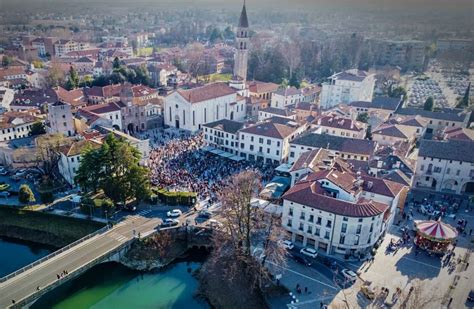 VillorbaChi non si informa adeguatamente in anticipo corre il rischio di ricevere villorba che non hanno la funzione desiderata o sono realizzati con materiali di qualità inferiore. Se volete un prodotto che soddisfi al meglio le vostre aspettative, dovreste provare un villorba.
  <p>Per i prodotti si possono trovare test online e confronti tra i prodotti.  I confronti tra i prodotti possono aiutare a confrontare le diverse funzioni o proprietà dei diversi prodotti. Di seguito, spieghiamo perché la ricerca è importante e di cosa si dovrebbe essere consapevoli quando si acquista un articolo.
</p>

<h2>Acquisto di Villorba - criteri importanti</h2>

<p>Una lista di controllo può aiutarti a evitare di dover cercare informazioni sui prodotti su decine di siti web. Di seguito è riportato un esempio di una lista di controllo che può aiutarvi a trovare il prodotto giusto. Importanti criteri di acquisto includono, ad esempio:
</p><ul>
<li>Opinioni dei clienti</li>
<li>Confronti dei prezzi</li>
<li>Dettagli del prodotto</li>
<li>Termini e condizioni di consegna</li>
<li>Domande dei clienti e risposte dei marchi</li>
</ul>
<h2>Qual è l