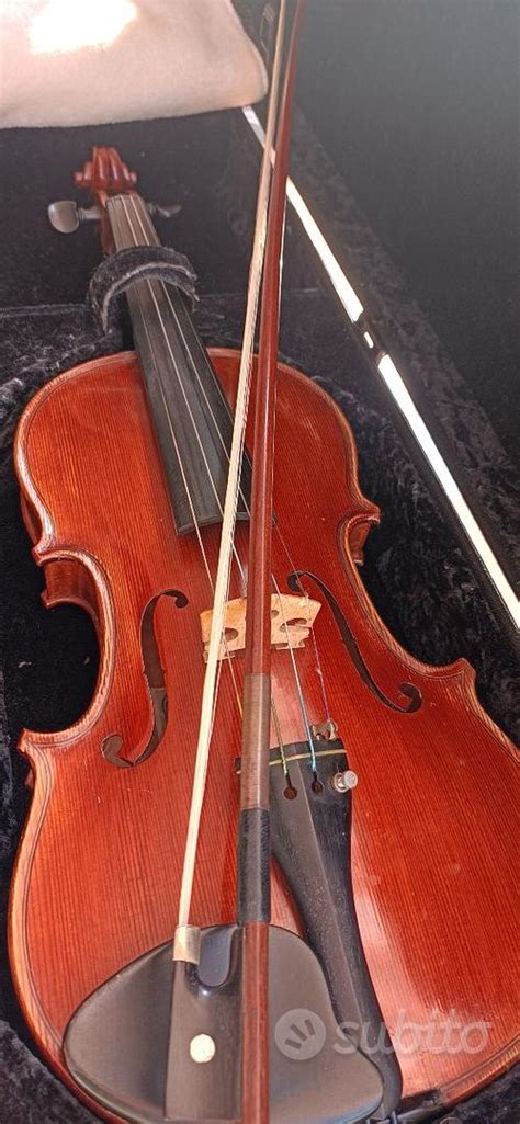 Violino napoliChi non si informa adeguatamente in anticipo corre il rischio di ricevere violino napoli che non hanno la funzione desiderata o sono realizzati con materiali di qualità inferiore. Se volete un prodotto che soddisfi al meglio le vostre aspettative, dovreste provare un violino napoli.
  <p>Per i prodotti si possono trovare test online e confronti tra i prodotti.  I confronti tra i prodotti possono aiutare a confrontare le diverse funzioni o proprietà dei diversi prodotti. Di seguito, spieghiamo perché la ricerca è importante e di cosa si dovrebbe essere consapevoli quando si acquista un articolo.
</p>

<h2>Acquisto di Violino napoli - criteri importanti</h2>

<p>Una lista di controllo può aiutarti a evitare di dover cercare informazioni sui prodotti su decine di siti web. Di seguito è riportato un esempio di una lista di controllo che può aiutarvi a trovare il prodotto giusto. Importanti criteri di acquisto includono, ad esempio:
</p><ul>
<li>Opinioni dei clienti</li>
<li>Confronti dei prezzi</li>
<li>Dettagli del prodotto</li>
<li>Termini e condizioni di consegna</li>
<li>Domande dei clienti e risposte dei marchi</li>
</ul>
<h2>Qual è l