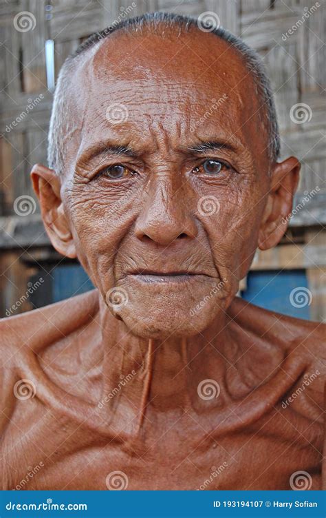 Volto vecchio orientaleChi non si informa adeguatamente in anticipo corre il rischio di ricevere volto vecchio orientale che non hanno la funzione desiderata o sono realizzati con materiali di qualità inferiore. Se volete un prodotto che soddisfi al meglio le vostre aspettative, dovreste provare un volto vecchio orientale.
  <p>Per i prodotti si possono trovare test online e confronti tra i prodotti.  I confronti tra i prodotti possono aiutare a confrontare le diverse funzioni o proprietà dei diversi prodotti. Di seguito, spieghiamo perché la ricerca è importante e di cosa si dovrebbe essere consapevoli quando si acquista un articolo.
</p>

<h2>Acquisto di Volto vecchio orientale - criteri importanti</h2>

<p>Una lista di controllo può aiutarti a evitare di dover cercare informazioni sui prodotti su decine di siti web. Di seguito è riportato un esempio di una lista di controllo che può aiutarvi a trovare il prodotto giusto. Importanti criteri di acquisto includono, ad esempio:
</p><ul>
<li>Opinioni dei clienti</li>
<li>Confronti dei prezzi</li>
<li>Dettagli del prodotto</li>
<li>Termini e condizioni di consegna</li>
<li>Domande dei clienti e risposte dei marchi</li>
</ul>
<h2>Qual è l