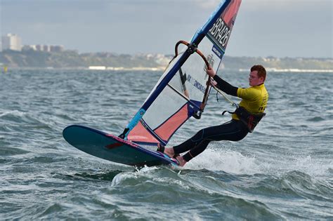 WindsurferChi non si informa adeguatamente in anticipo corre il rischio di ricevere windsurfer che non hanno la funzione desiderata o sono realizzati con materiali di qualità inferiore. Se volete un prodotto che soddisfi al meglio le vostre aspettative, dovreste provare un windsurfer.
  <p>Per i prodotti si possono trovare test online e confronti tra i prodotti.  I confronti tra i prodotti possono aiutare a confrontare le diverse funzioni o proprietà dei diversi prodotti. Di seguito, spieghiamo perché la ricerca è importante e di cosa si dovrebbe essere consapevoli quando si acquista un articolo.
</p>

<h2>Acquisto di Windsurfer - criteri importanti</h2>

<p>Una lista di controllo può aiutarti a evitare di dover cercare informazioni sui prodotti su decine di siti web. Di seguito è riportato un esempio di una lista di controllo che può aiutarvi a trovare il prodotto giusto. Importanti criteri di acquisto includono, ad esempio:
</p><ul>
<li>Opinioni dei clienti</li>
<li>Confronti dei prezzi</li>
<li>Dettagli del prodotto</li>
<li>Termini e condizioni di consegna</li>
<li>Domande dei clienti e risposte dei marchi</li>
</ul>
<h2>Qual è l