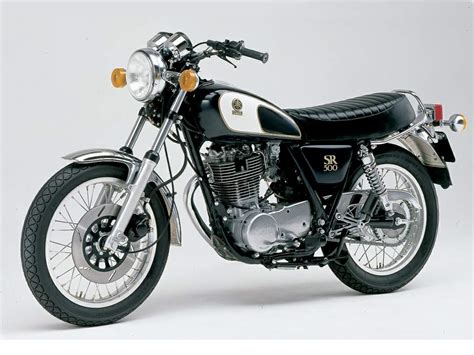 Yamaha sr 500Chi non si informa adeguatamente in anticipo corre il rischio di ricevere yamaha sr 500 che non hanno la funzione desiderata o sono realizzati con materiali di qualità inferiore. Se volete un prodotto che soddisfi al meglio le vostre aspettative, dovreste provare un yamaha sr 500.
  <p>Per i prodotti si possono trovare test online e confronti tra i prodotti.  I confronti tra i prodotti possono aiutare a confrontare le diverse funzioni o proprietà dei diversi prodotti. Di seguito, spieghiamo perché la ricerca è importante e di cosa si dovrebbe essere consapevoli quando si acquista un articolo.
</p>

<h2>Acquisto di Yamaha sr 500 - criteri importanti</h2>

<p>Una lista di controllo può aiutarti a evitare di dover cercare informazioni sui prodotti su decine di siti web. Di seguito è riportato un esempio di una lista di controllo che può aiutarvi a trovare il prodotto giusto. Importanti criteri di acquisto includono, ad esempio:
</p><ul>
<li>Opinioni dei clienti</li>
<li>Confronti dei prezzi</li>
<li>Dettagli del prodotto</li>
<li>Termini e condizioni di consegna</li>
<li>Domande dei clienti e risposte dei marchi</li>
</ul>
<h2>Qual è l