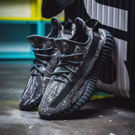 Yeezy boostChi non si informa adeguatamente in anticipo corre il rischio di ricevere yeezy boost che non hanno la funzione desiderata o sono realizzati con materiali di qualità inferiore. Se volete un prodotto che soddisfi al meglio le vostre aspettative, dovreste provare un yeezy boost.
  <p>Per i prodotti si possono trovare test online e confronti tra i prodotti.  I confronti tra i prodotti possono aiutare a confrontare le diverse funzioni o proprietà dei diversi prodotti. Di seguito, spieghiamo perché la ricerca è importante e di cosa si dovrebbe essere consapevoli quando si acquista un articolo.
</p>

<h2>Acquisto di Yeezy boost - criteri importanti</h2>

<p>Una lista di controllo può aiutarti a evitare di dover cercare informazioni sui prodotti su decine di siti web. Di seguito è riportato un esempio di una lista di controllo che può aiutarvi a trovare il prodotto giusto. Importanti criteri di acquisto includono, ad esempio:
</p><ul>
<li>Opinioni dei clienti</li>
<li>Confronti dei prezzi</li>
<li>Dettagli del prodotto</li>
<li>Termini e condizioni di consegna</li>
<li>Domande dei clienti e risposte dei marchi</li>
</ul>
<h2>Qual è l